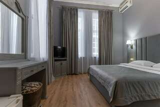 Гостиница Эсперо Ессентуки Улучшенный номер с кроватью размера «king-size»-1