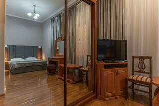 Гостиница Эсперо Ессентуки Номер улучшенный стандарт с 1 двуспальной кроватью-4