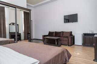 Гостиница Эсперо Ессентуки Номер-студия с кроватью размера "king-size" и диван-кроватью-3