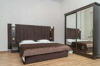 Гостиница Эсперо Ессентуки Номер-студия с кроватью размера "king-size" и диван-кроватью-1